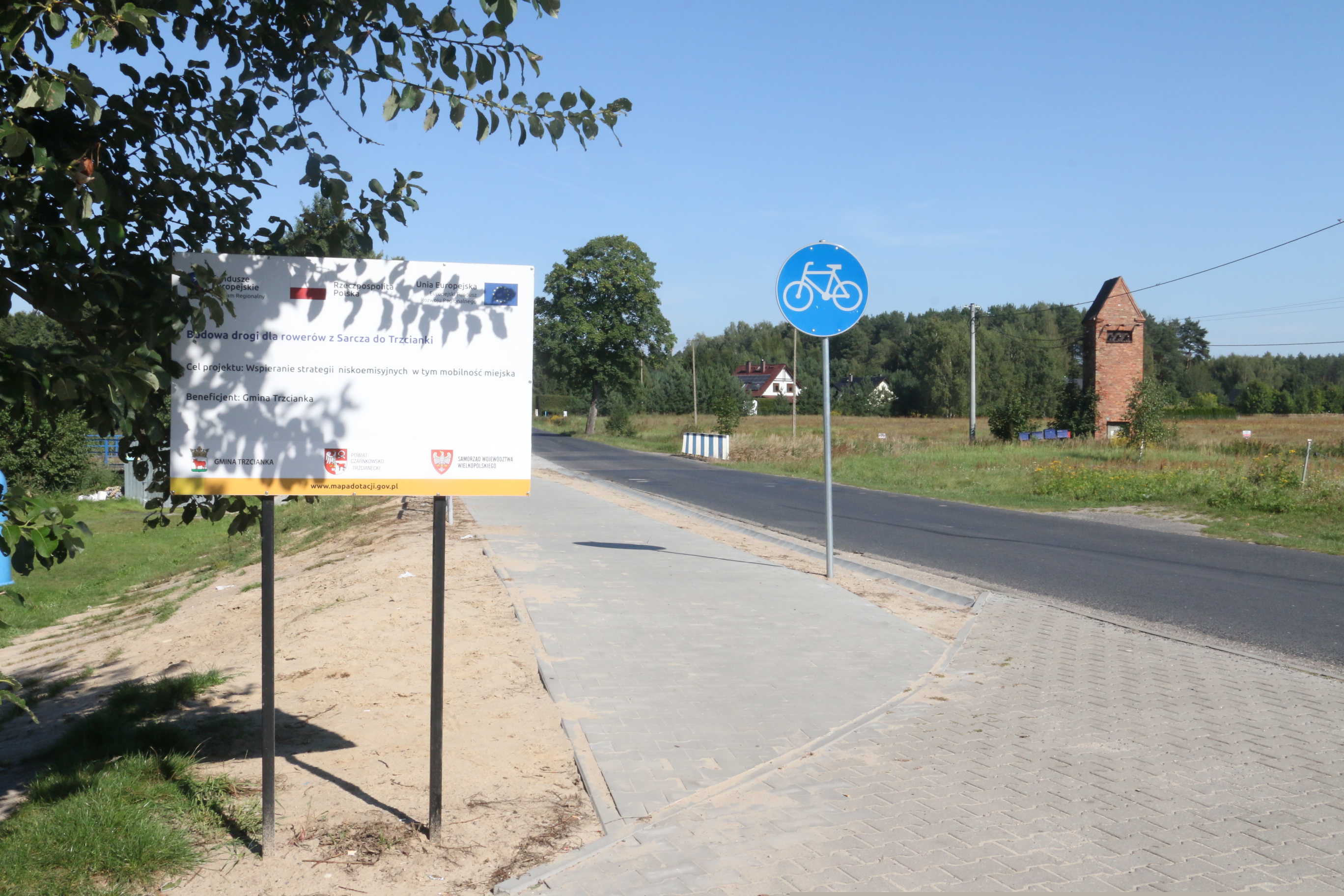 ścieżka rowerowa nad LOGO
